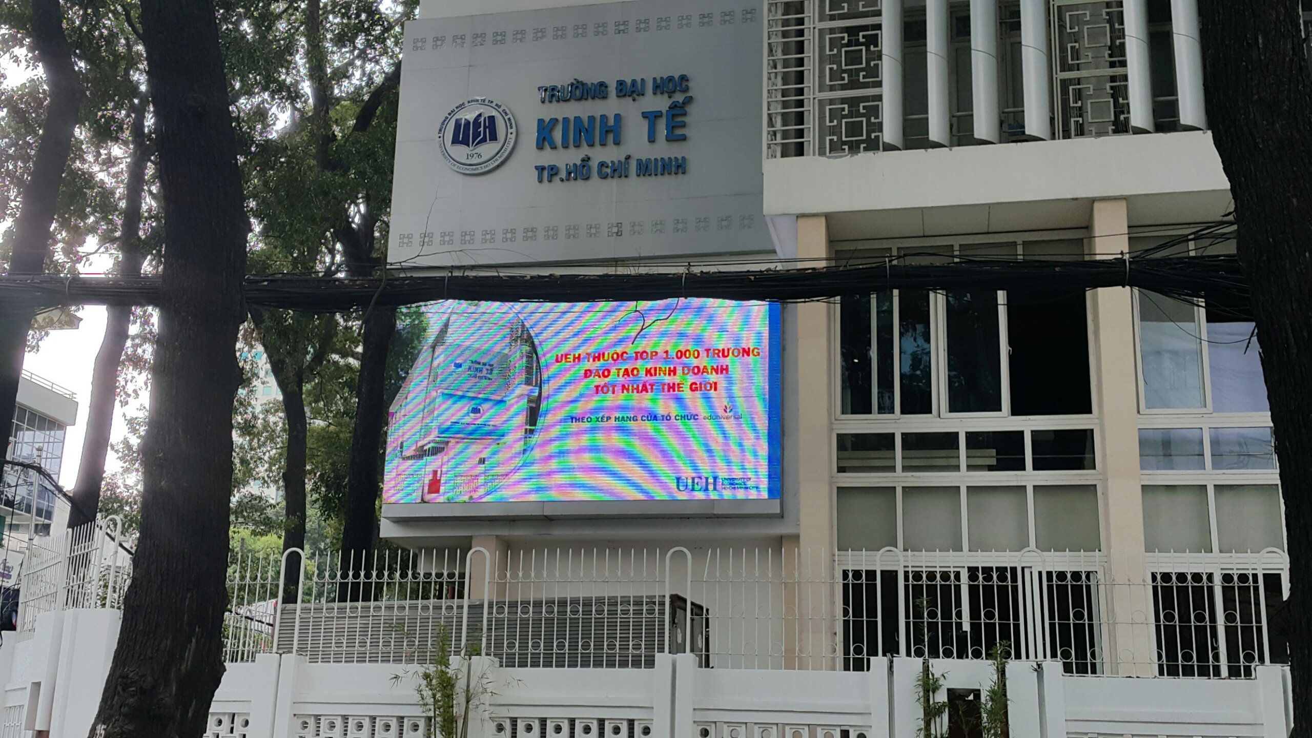 Hệ thống âm thanh thông báo tại trường Đại Học Kinh Tế Thành Phố Hồ Chí Minh Hệ thống âm thanh thông báo tại trường Đại Học Kinh Tế Thành Phố Hồ Chí Minh