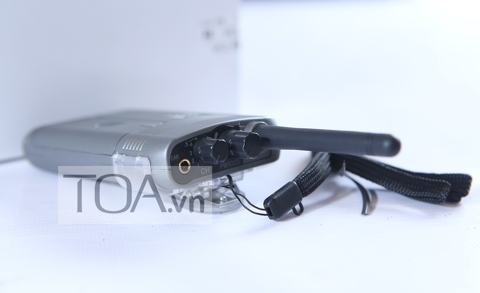 Hướng dẫn sử dụng máy bộ đàm không dây UHF TOA WT-2100 Hướng dẫn sử dụng máy bộ đàm không dây UHF TOA WT-2100