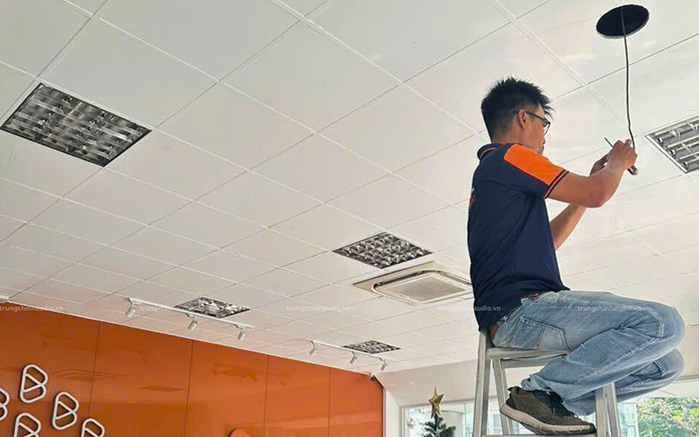 Lắp đặt hệ thống TOA F-2352C và PE-304