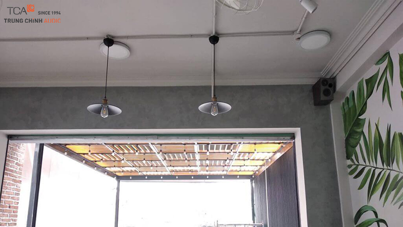 Gợi ý cách chọn loa âm trần cho quán Cafe: hay, bền, chi phí tối ưu